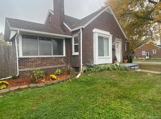 19912 Elkhart St, Harper Woods, MI 48225