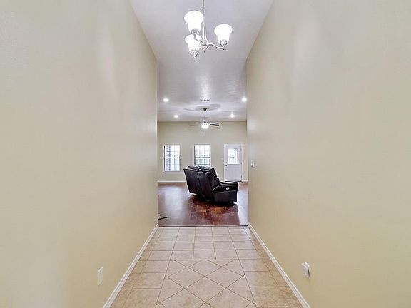 4th image of 2718 Skimmer Way