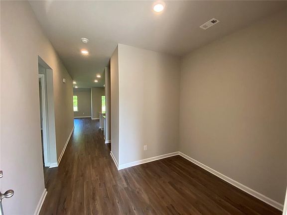 3rd image of 1066 N Berryvine Ln
