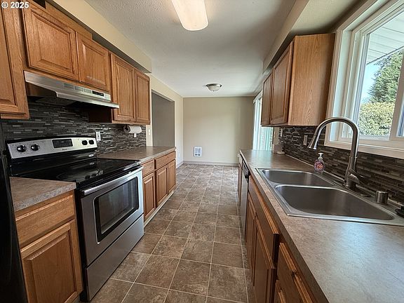 5th image of 8607 NE 130th Ave