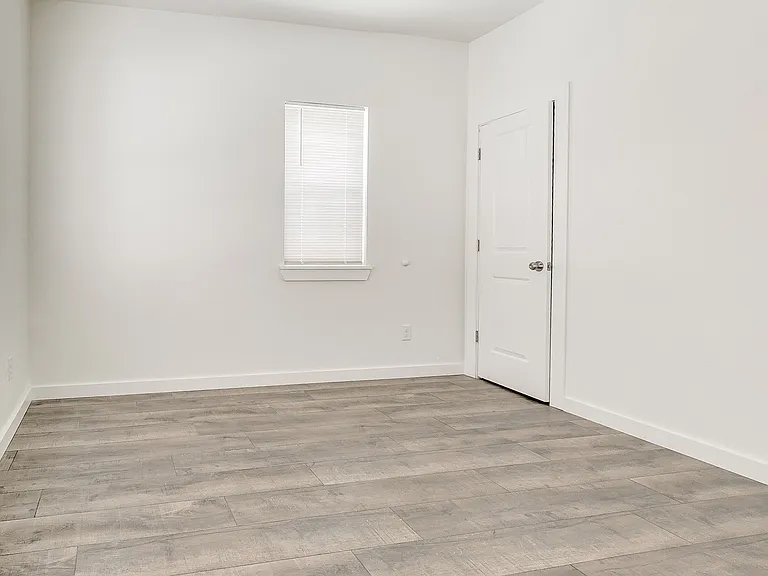 1324 NE 8th St — Photo 14