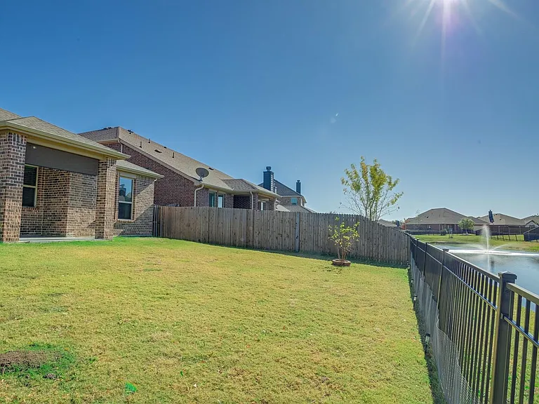 940 Lancashire Ln — Photo 29