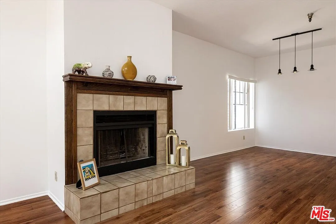 2 bed, 2.5 bath, 1311 sqft, $3,950 — Photo 3