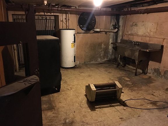 kitchen area with utility sink & floor drainage,
