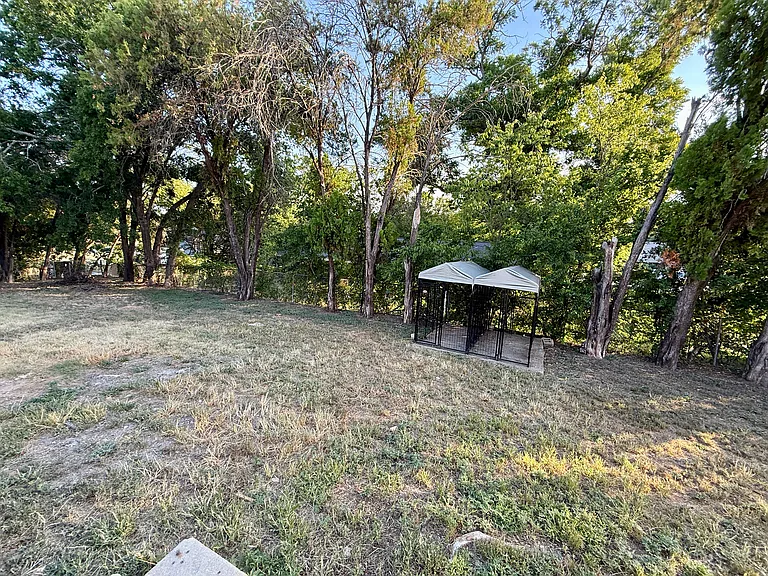 320 S Columbia St — Photo 14