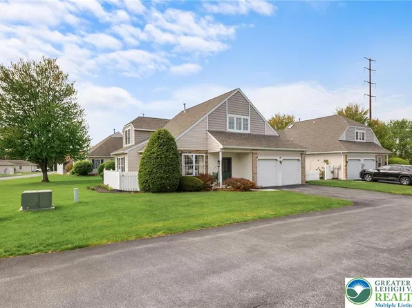2504 Rolling Green Dr, Macungie, PA 18062