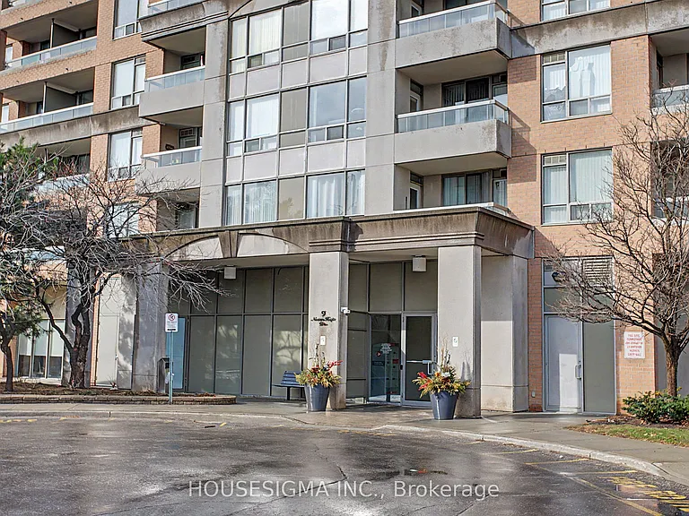 9 Northern Heights Dr #711 — Photo 1