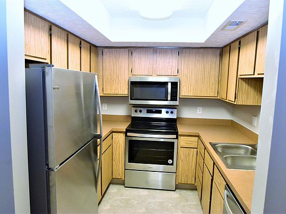 5th image of 2075 Park Run Dr APT A