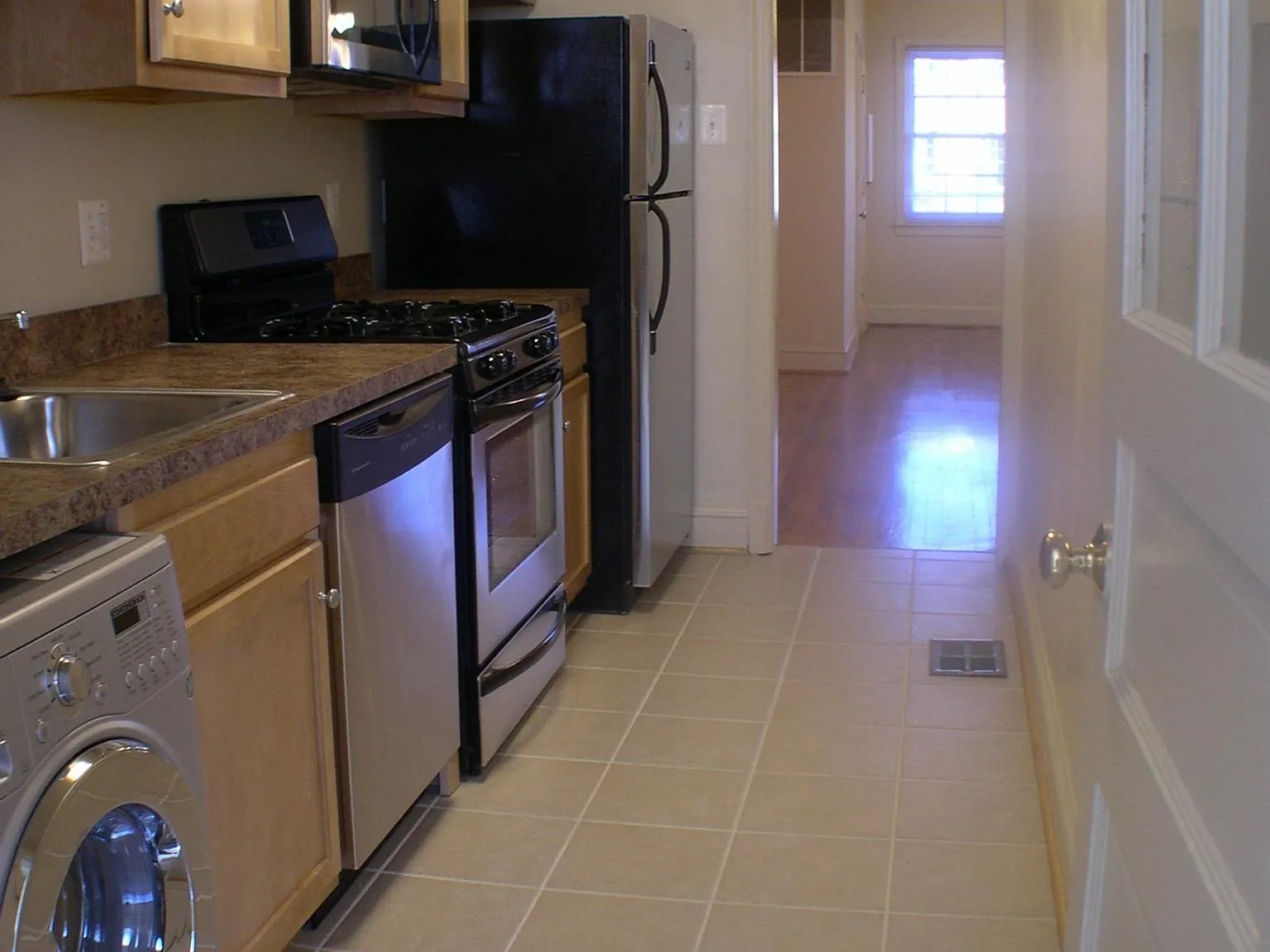 2 bed, 900 sqft, $2,295 — Photo 1