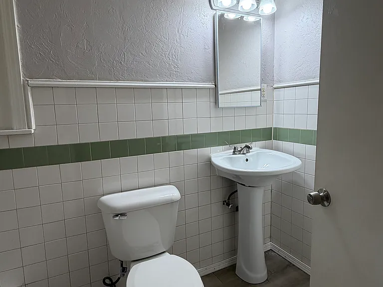310 E Steed Dr — Photo 8