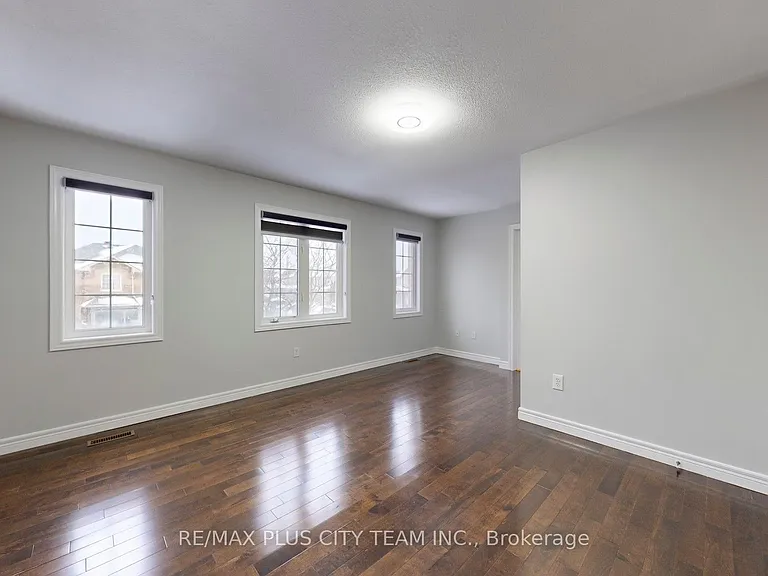 4 Slessor Ln — Photo 15
