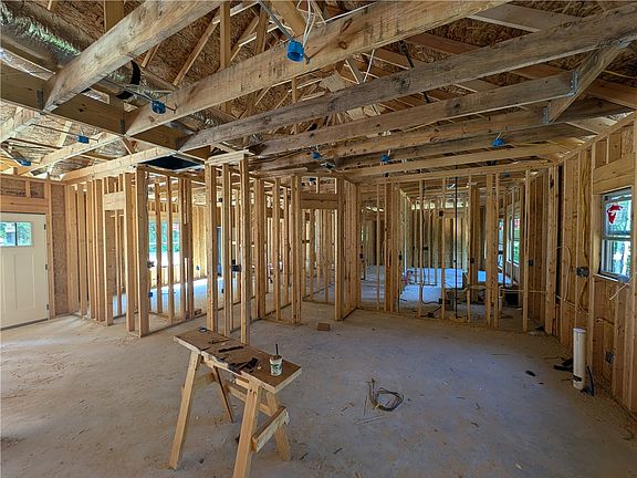 4th image of 16 Renfrew Ln