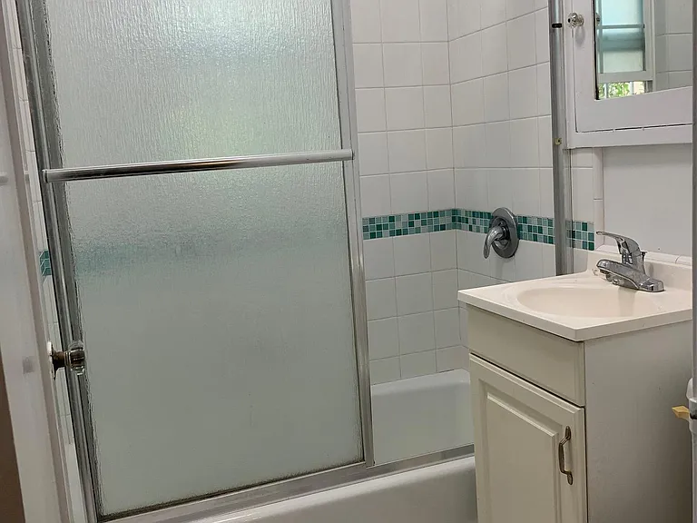 138 N Clark Dr #C — Photo 5