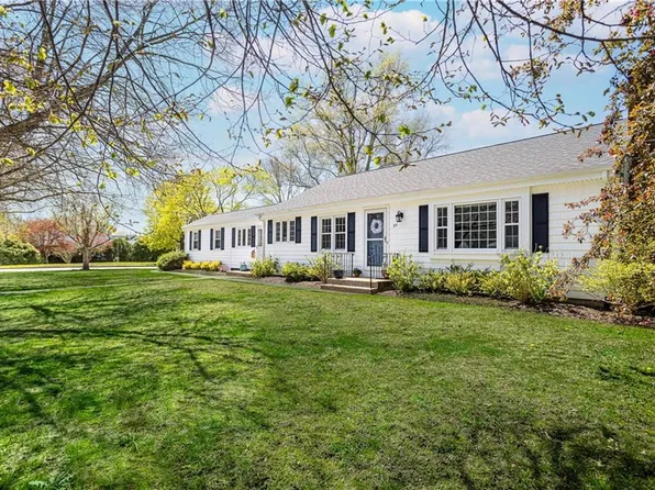 99 Wood St, Bristol, RI 02809