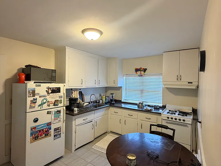 32 Brock St #4 — Photo 1