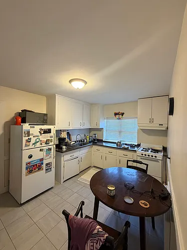 32 Brock St #4 Photo 1