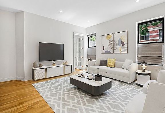 2nd image of 321 W 94th St APT 1C