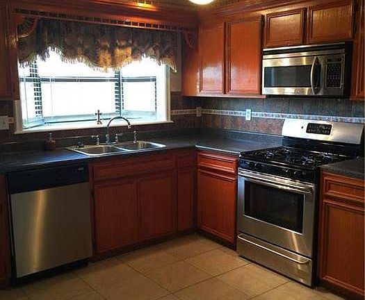 2nd image of 4911 Warren Dr