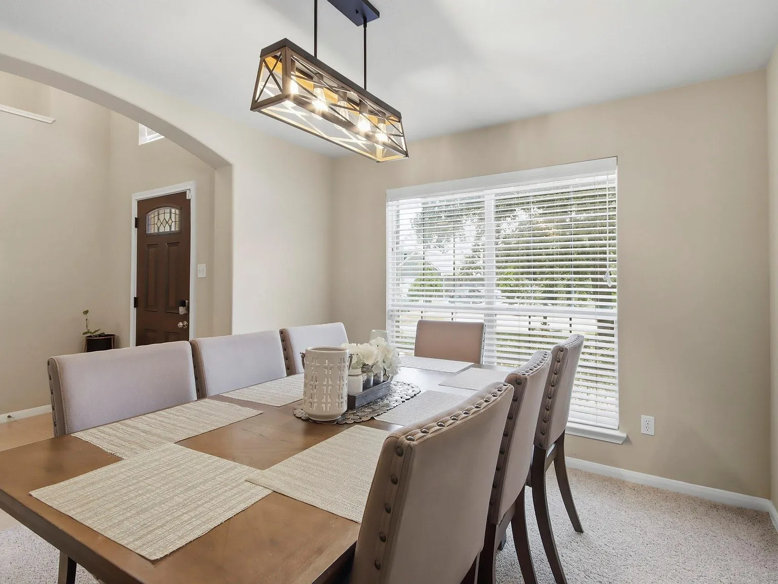 4 bed, 2.5 bath, 2321 sqft, $2,400 — Photo 4