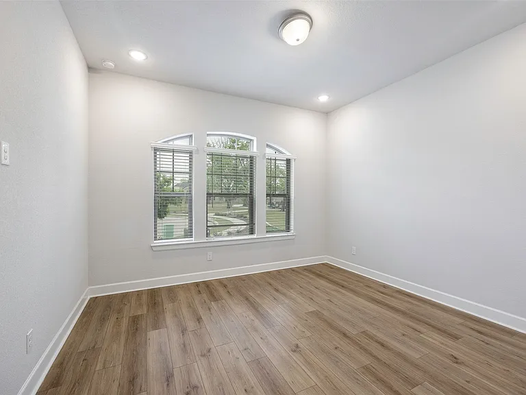 Guest Room / Bedroom 2