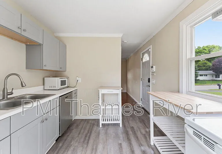 98 Oslo St — Photo 23
