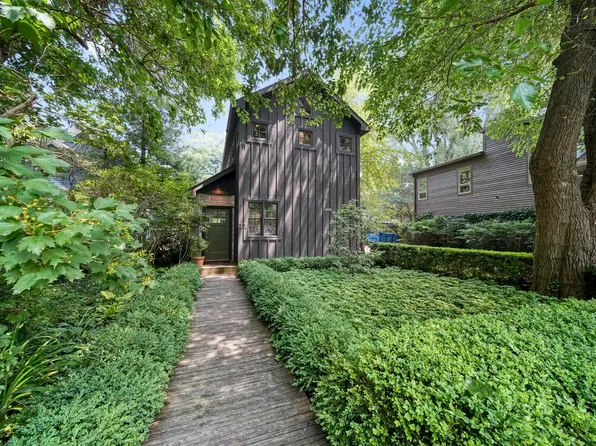 31 Spring St, Douglas, MI 49406