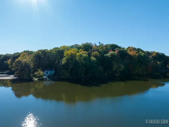 6811 Burger Dr SE, Grand Rapids, MI 49546