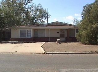 1617 Utica St, Plainview, TX 79072