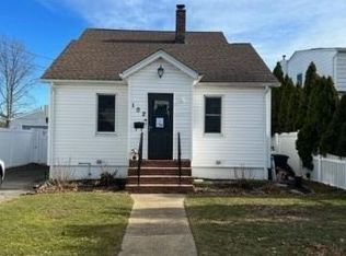 102 Mitchell St, Bellmore, NY 11710