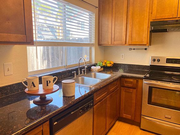 3rd image of 21564 Meekland Ave APT 10