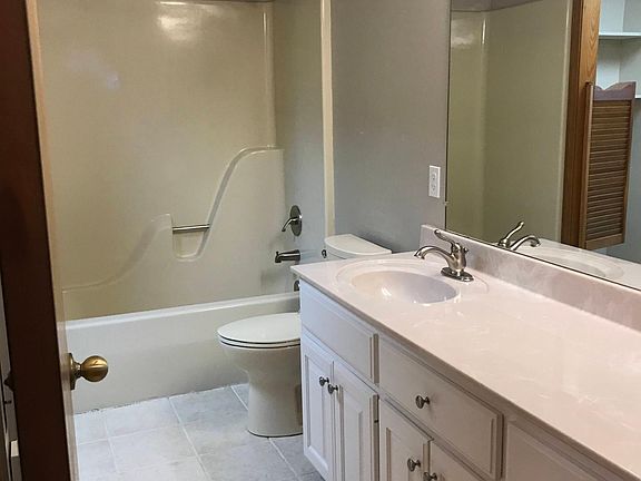 5th image of 105 Northfield Dr