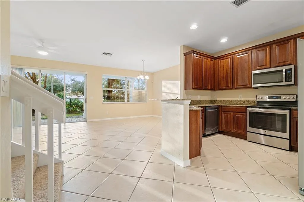 3 bed, 2.5 bath, 1679 sqft, $2,500 — Photo 3