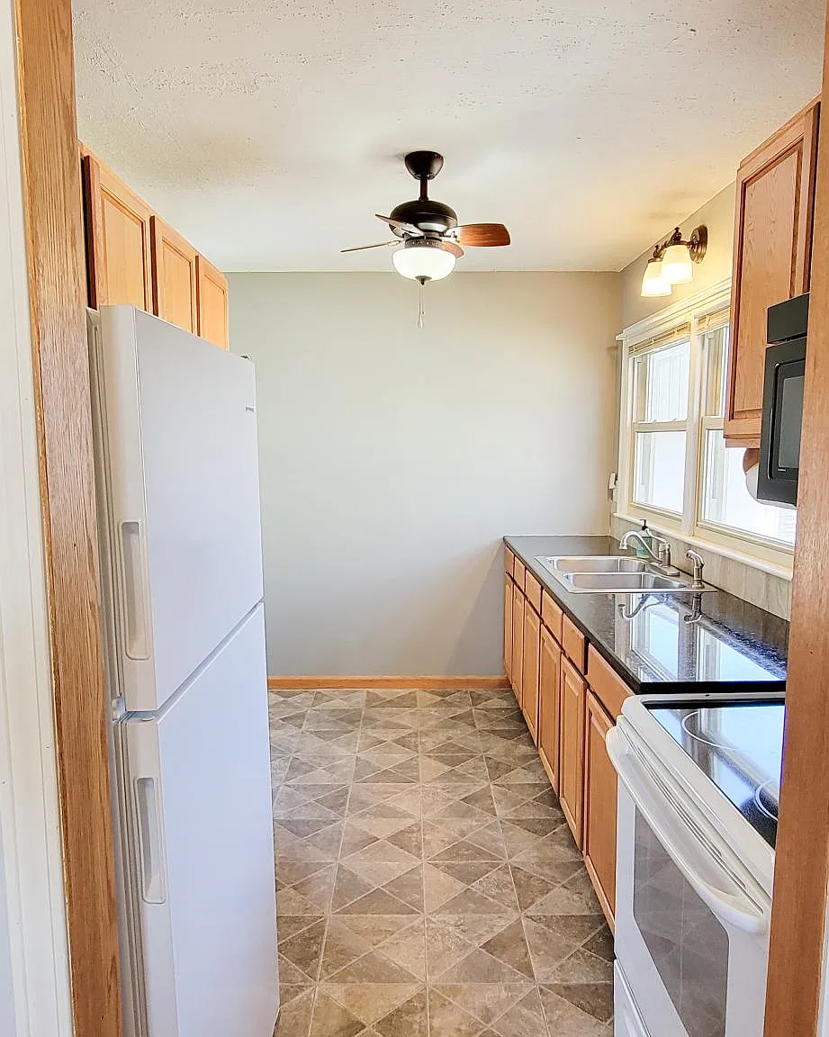 4 bed, 1265 sqft, $1,650 — Photo 3