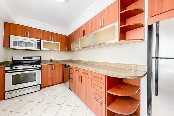 Rented by A&E Real Estate Management | media 14