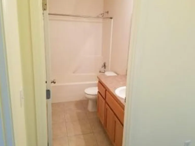 470 S Laguna Dr — Photo 6