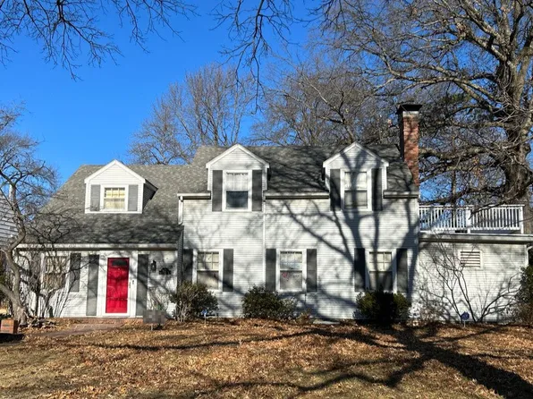 1625 SW Lakeside Dr, Topeka, KS 66604