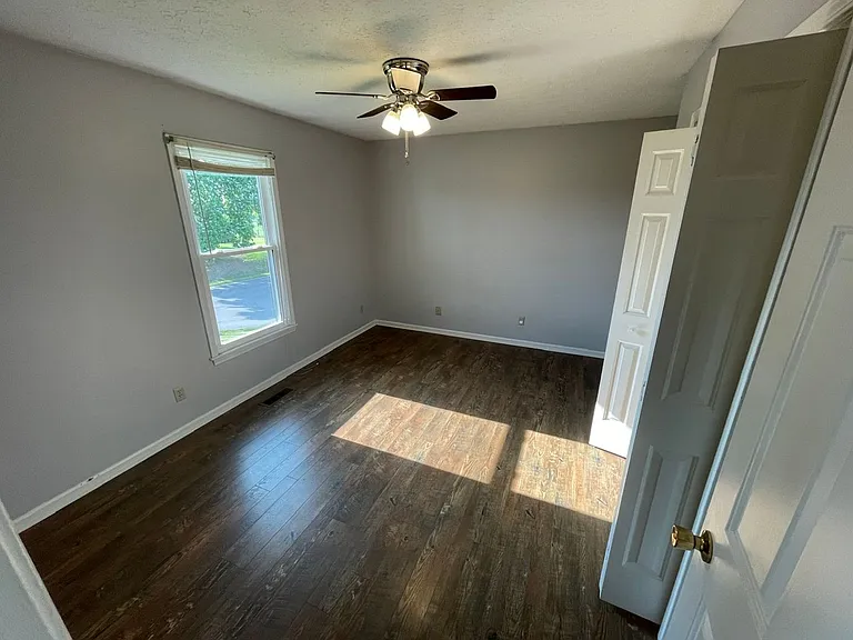 111 Pleasureville Rd — Photo 16