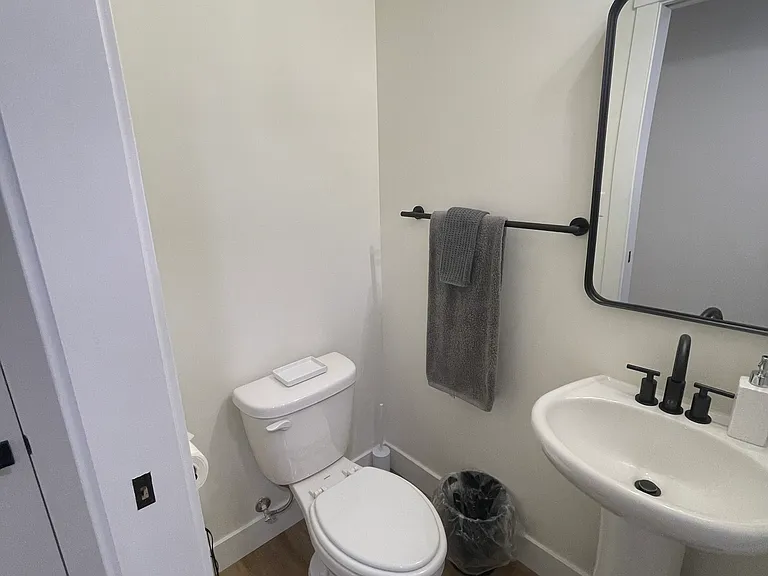 2233 Jefferson Ave #4 — Photo 19