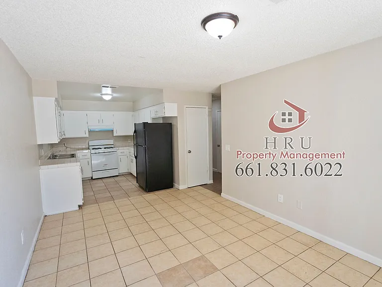 2901 S Chester Ave — Photo 14