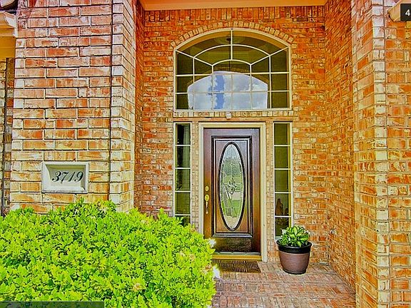 Golf Villa 4-3 3car garage/ maintenace free