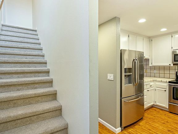 5th image of 965 Hacienda Circle