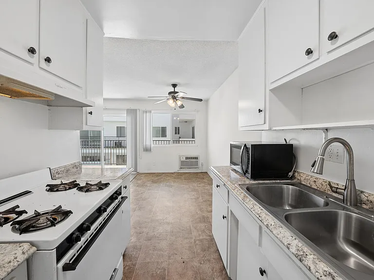 16900 Parthenia St #8625 — Photo 24