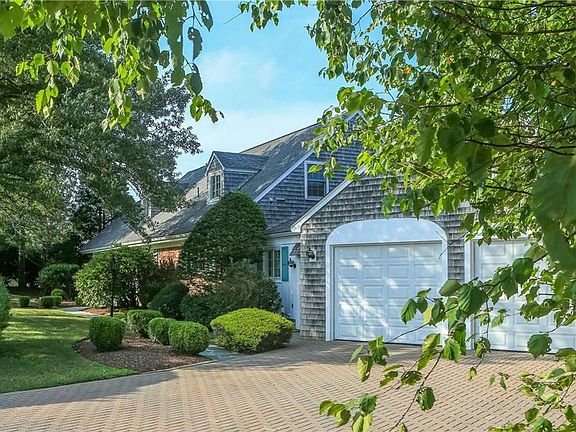 The beds and the trees are all well maintained.