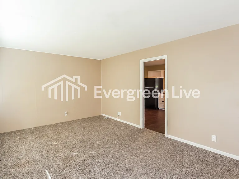 10616 E 14th St S — Photo 3