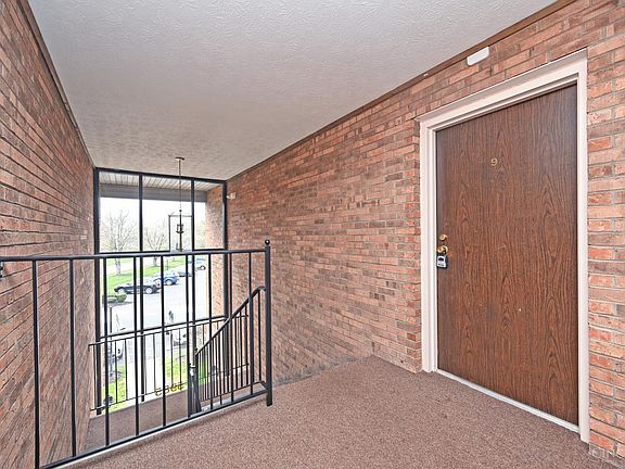 2nd image of 5985-9 Meadowcreek Dr #5985-09