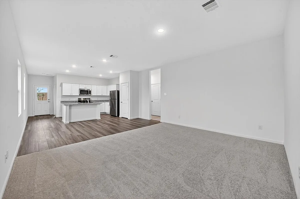Building Photo - 2128 Meadow Park