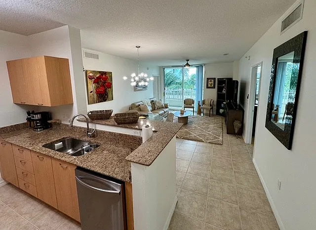 625 Casa Loma Blvd #304 — Photo 5