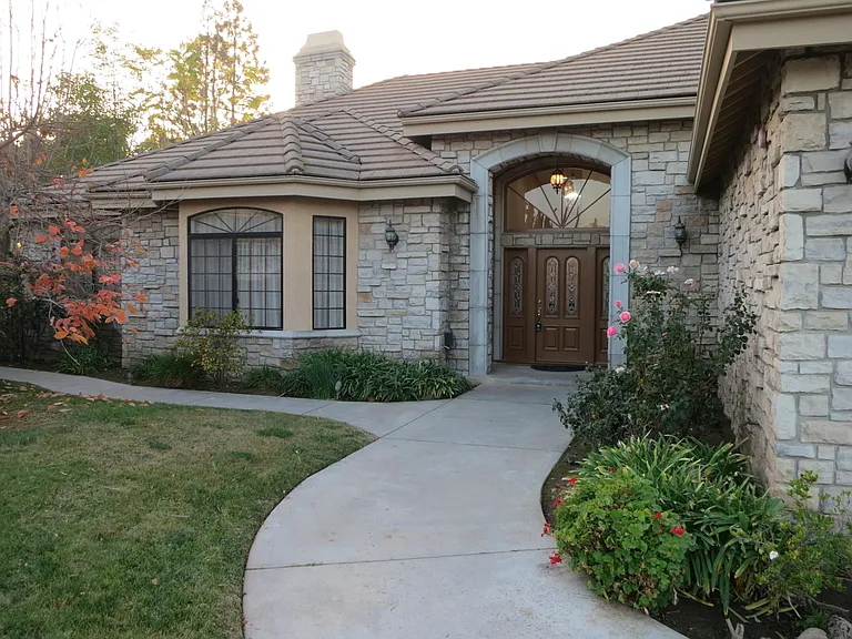 713 Pamela Cir — Photo 3