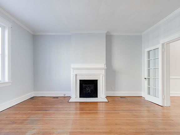 3rd image of 2819 W Grace St