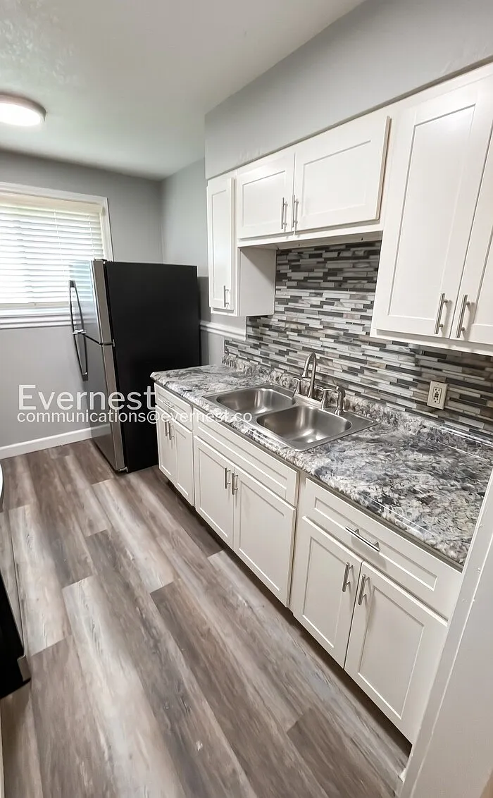 3 bed, 1.0 bath, 950 sqft, $1,375 — Photo 3